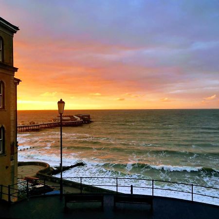 The Red Lion Hotel Кромер Экстерьер фото Sunset at the harbour