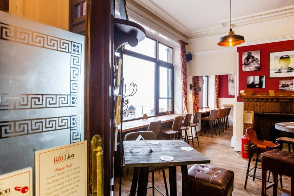 The Red Lion Hotel Кромер Экстерьер фото The interior of the pub