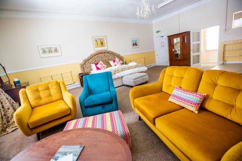 The Red Lion Hotel Кромер Экстерьер фото The lounge at the care home