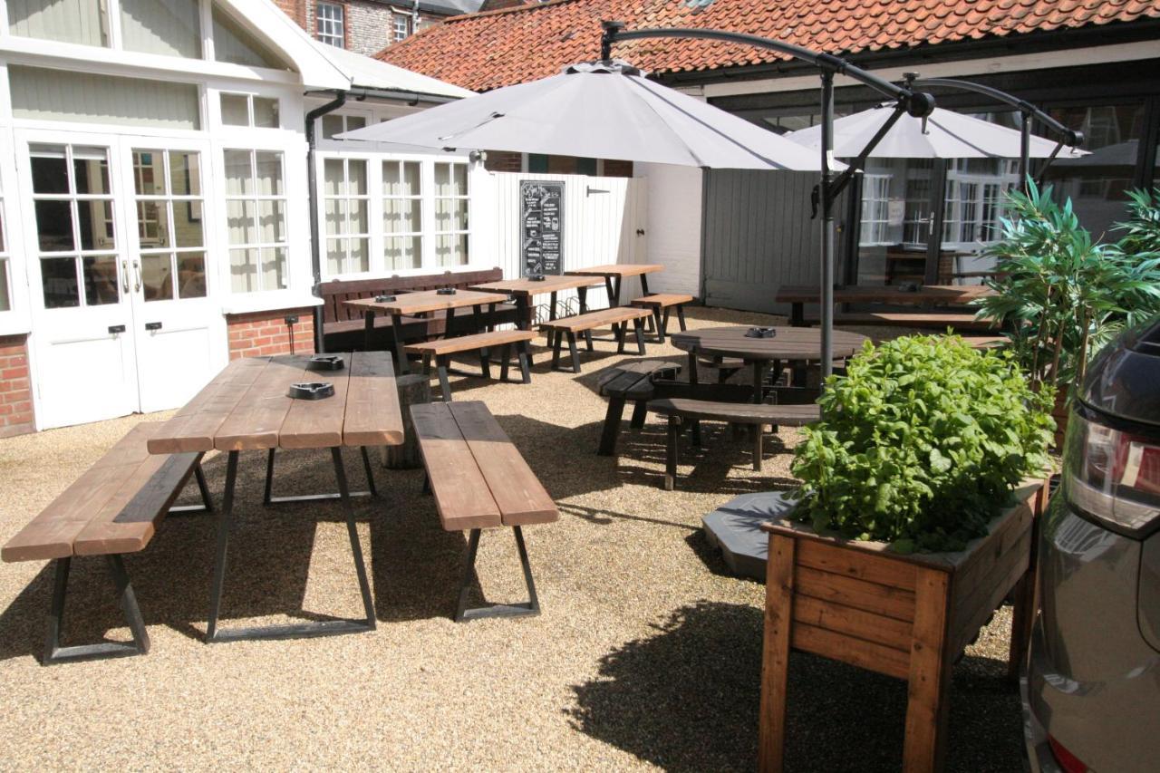 The Red Lion Hotel Кромер Экстерьер фото The courtyard at The Old Mill