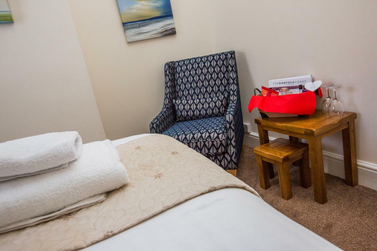 The Red Lion Hotel Кромер Экстерьер фото A treatment room at the school